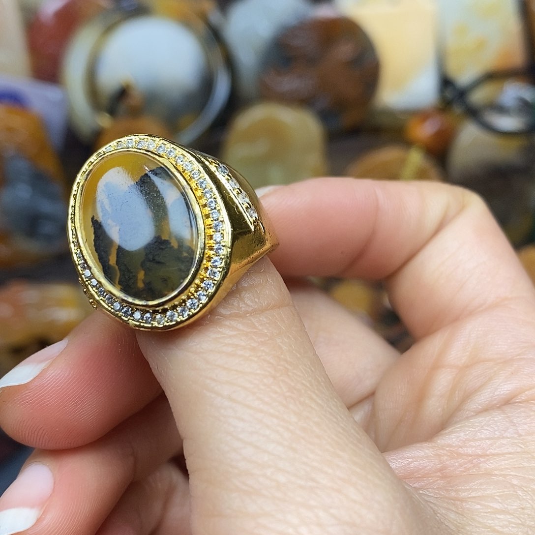 石英质玉（黄龙玉）颈饰未镶嵌