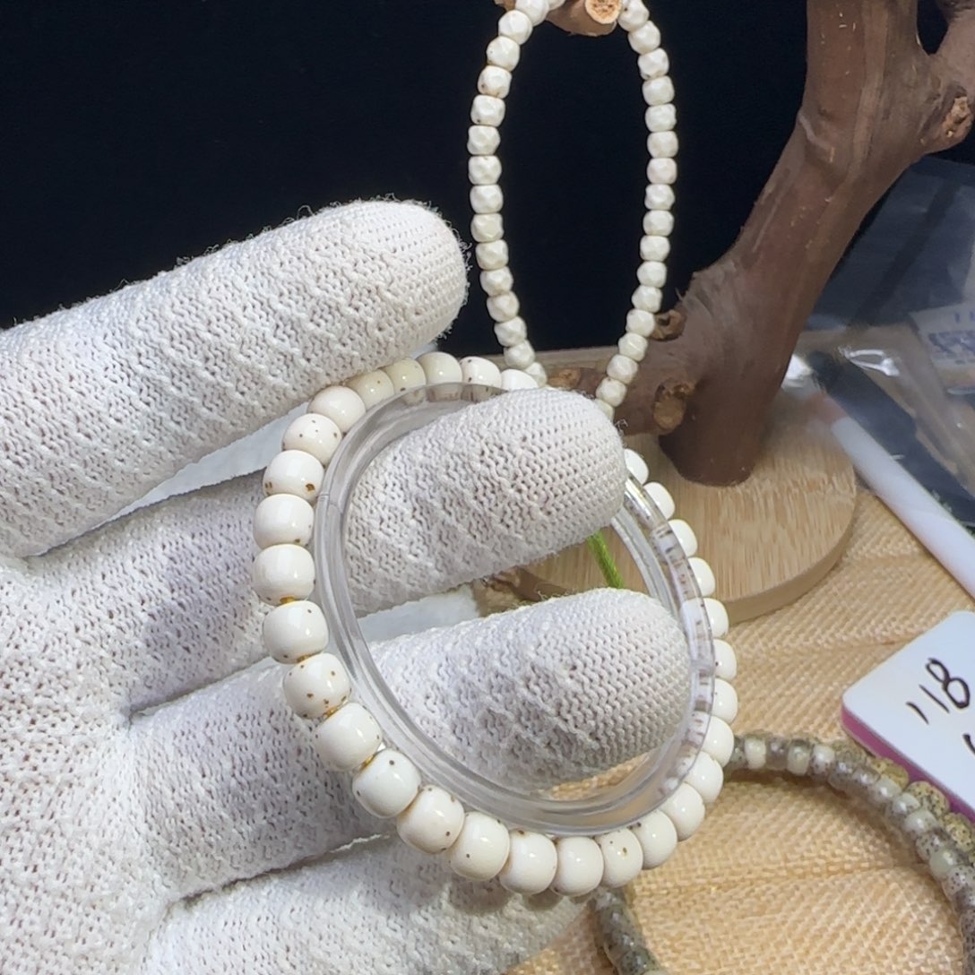 手串星月菩提76玉化瓷白单圈