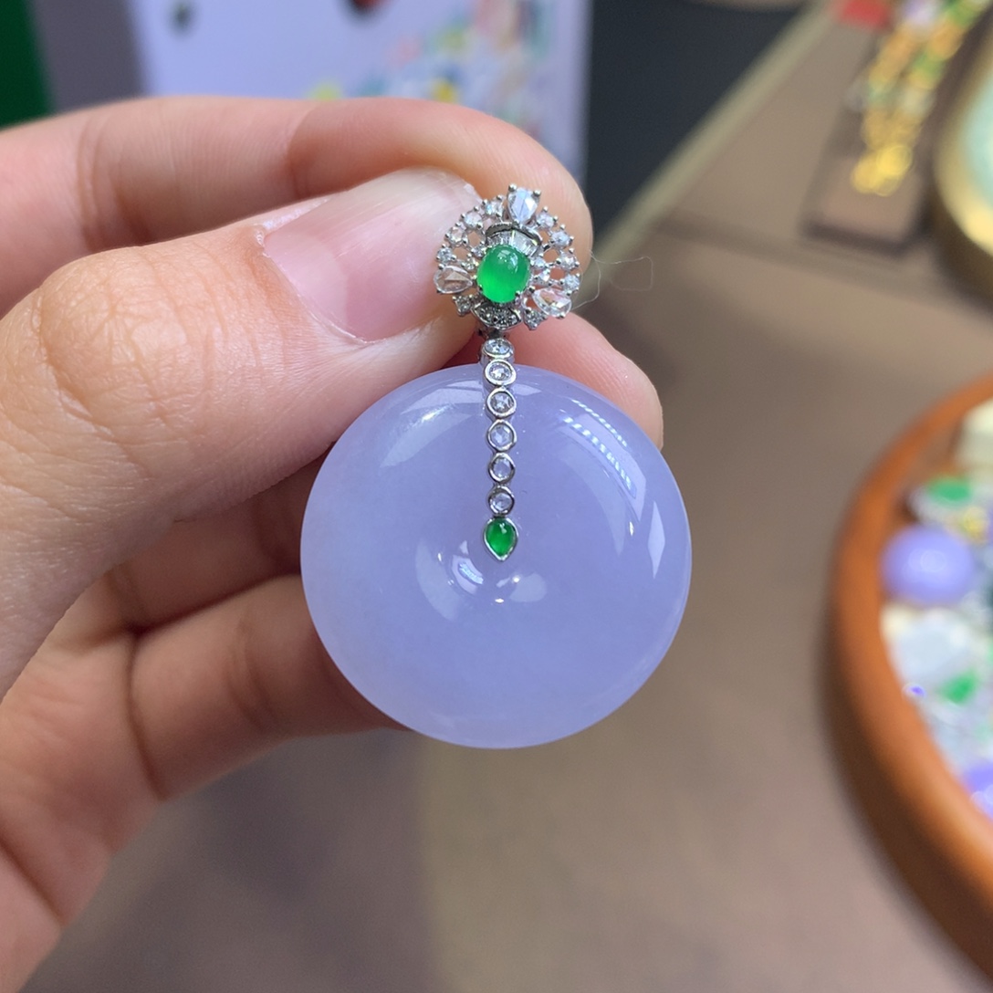 翡翠18K金镶嵌颈饰翡翠