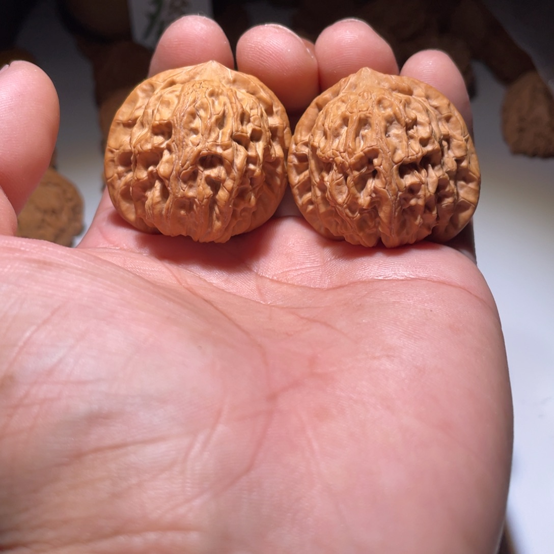 文玩核桃吊坠龙脉