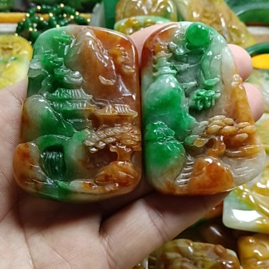 翡翠颈饰未镶嵌s****9翡翠