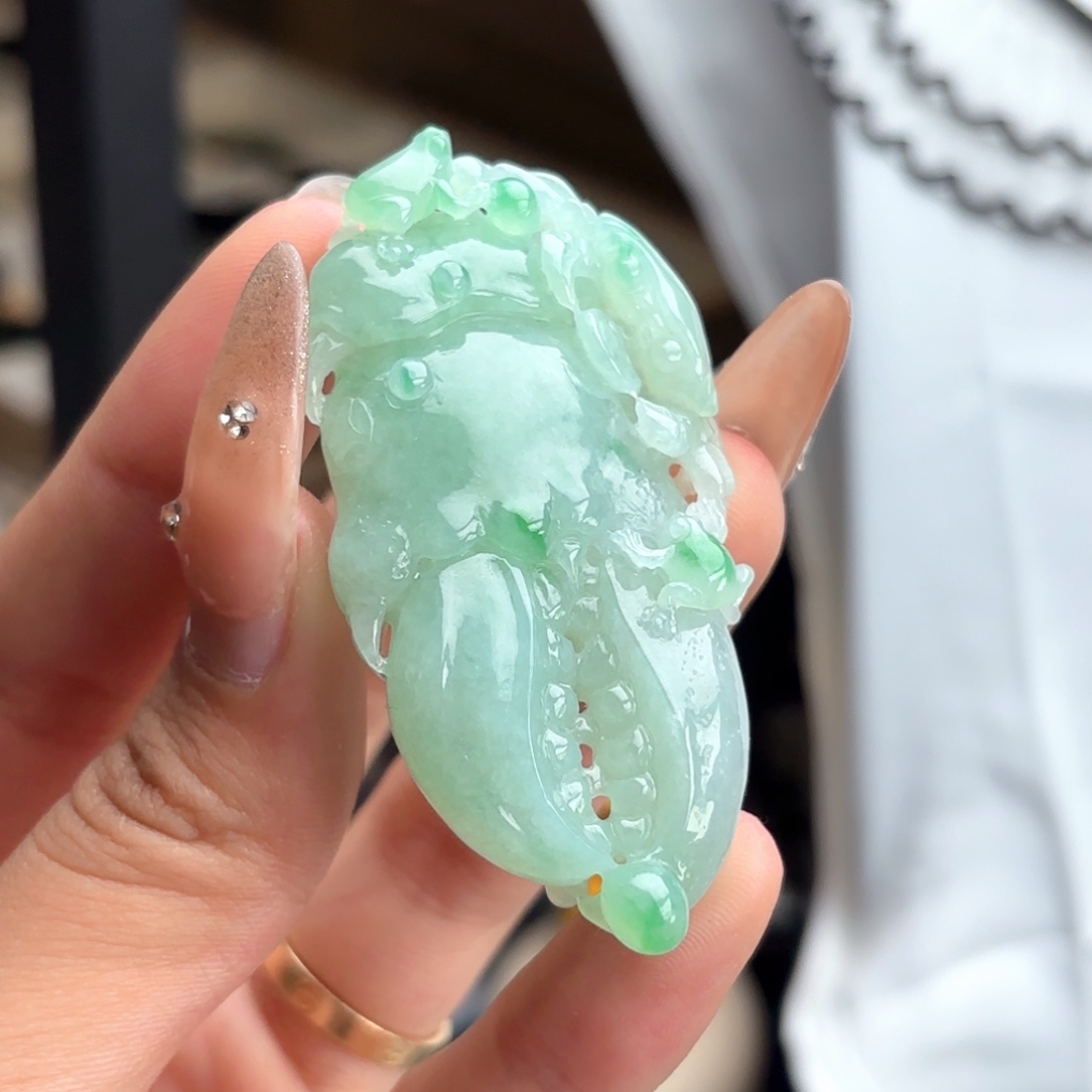 翡翠未镶嵌颈饰蟹钳