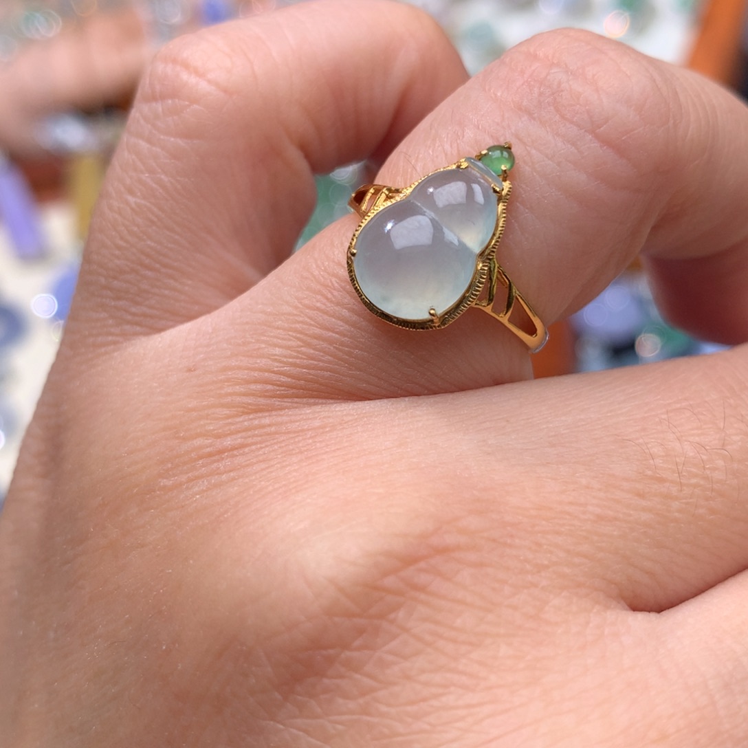 18K金镶嵌戒指翡翠葫芦戒指