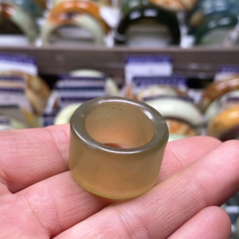 【闪购商品】蛇纹石玉手镯未镶嵌?****?