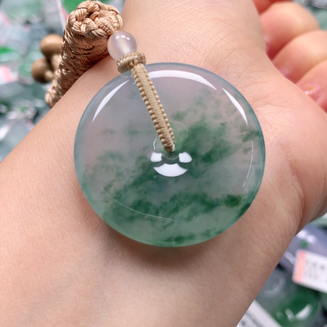 翡翠颈饰未镶嵌天然翡翠