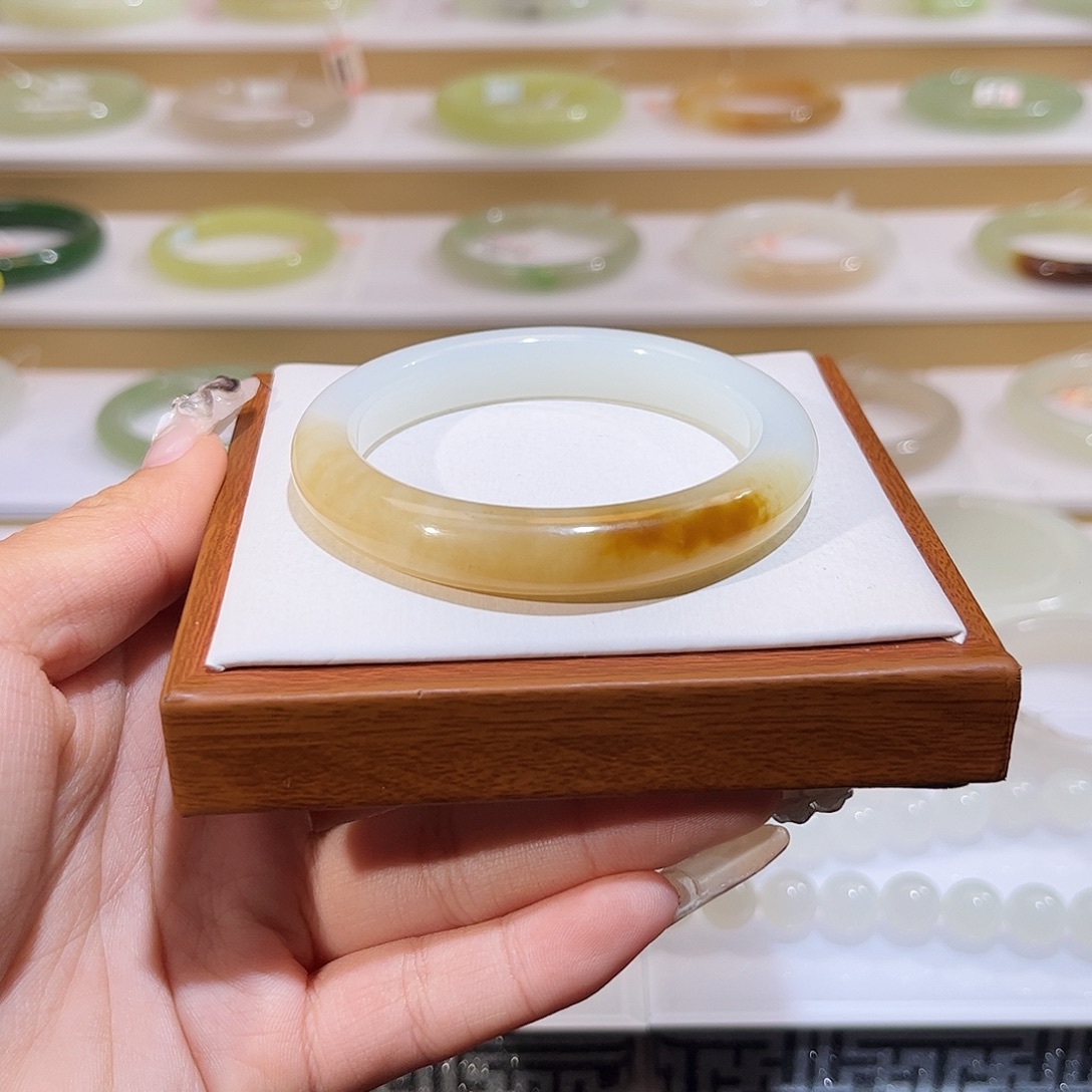 和田玉未镶嵌手镯且末糖白