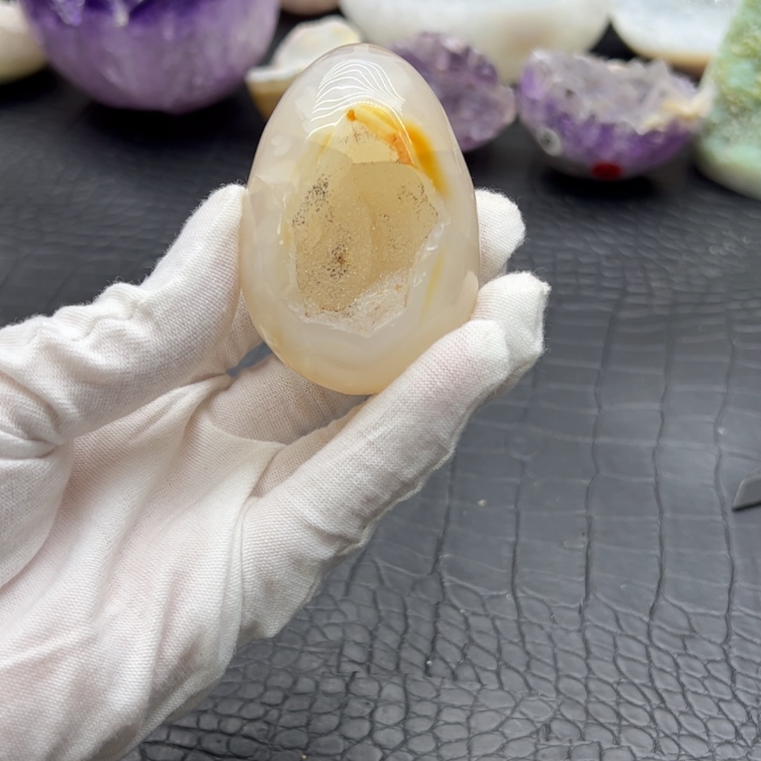 未镶嵌水晶珠宝半成品有裂