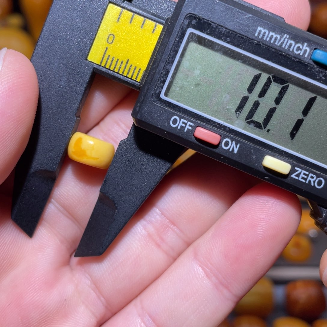 琥珀未镶嵌裸石饼子