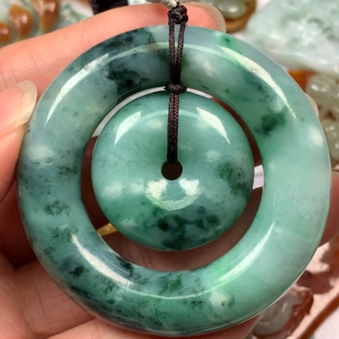 翡翠颈饰未镶嵌翡翠