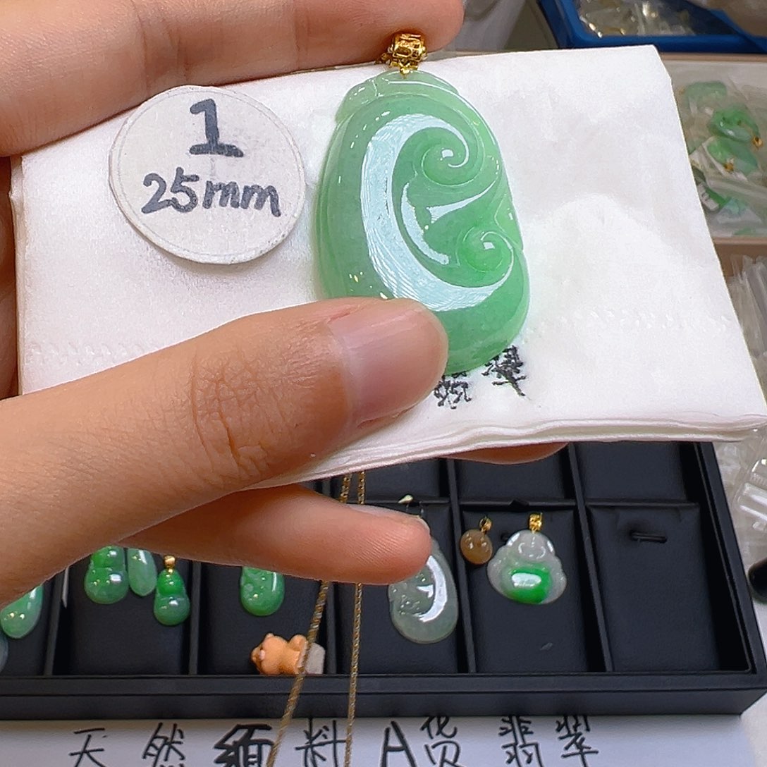 翡翠吊坠(不含链)18K金镶嵌翡翠