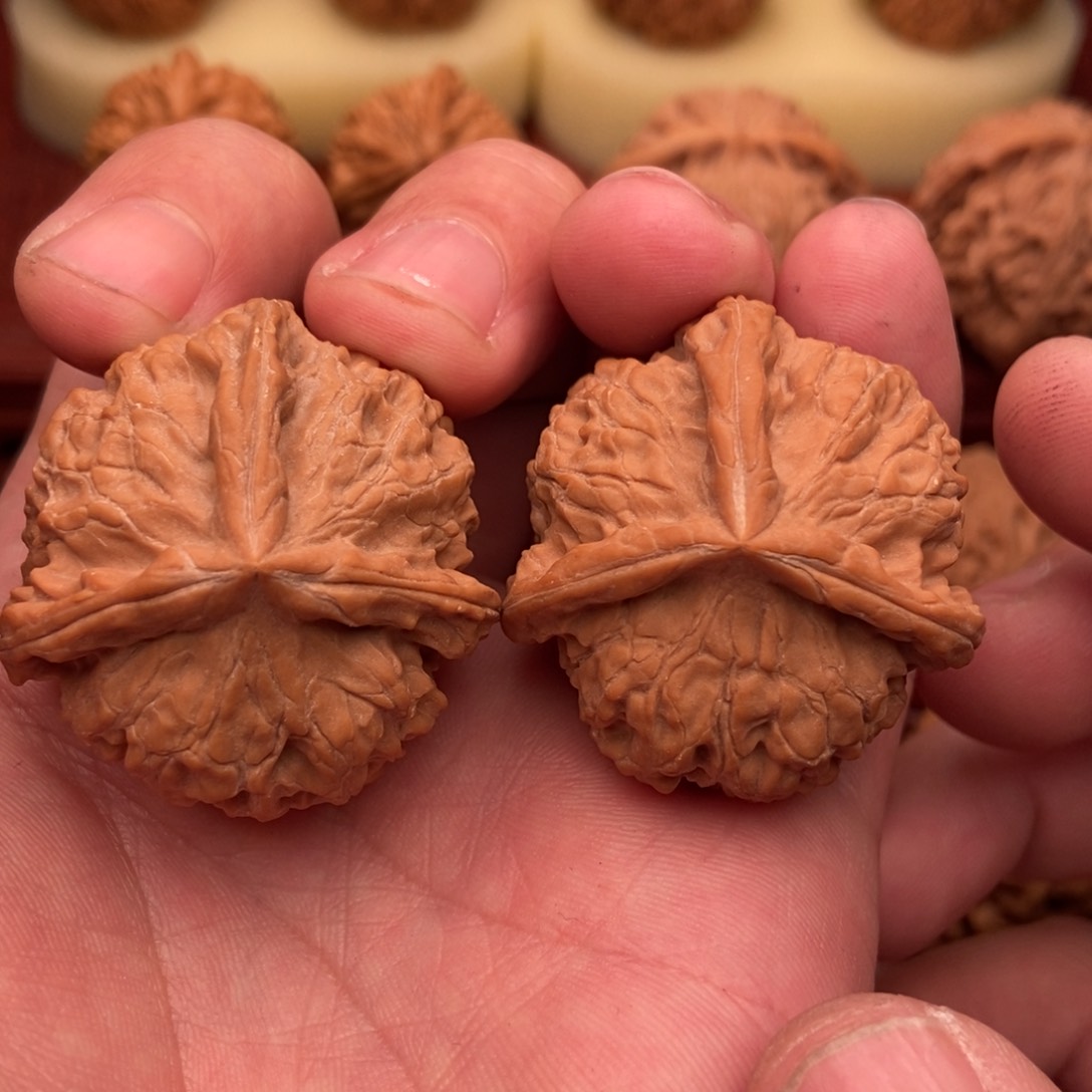桃核把件野生狮子头肉球三棱39