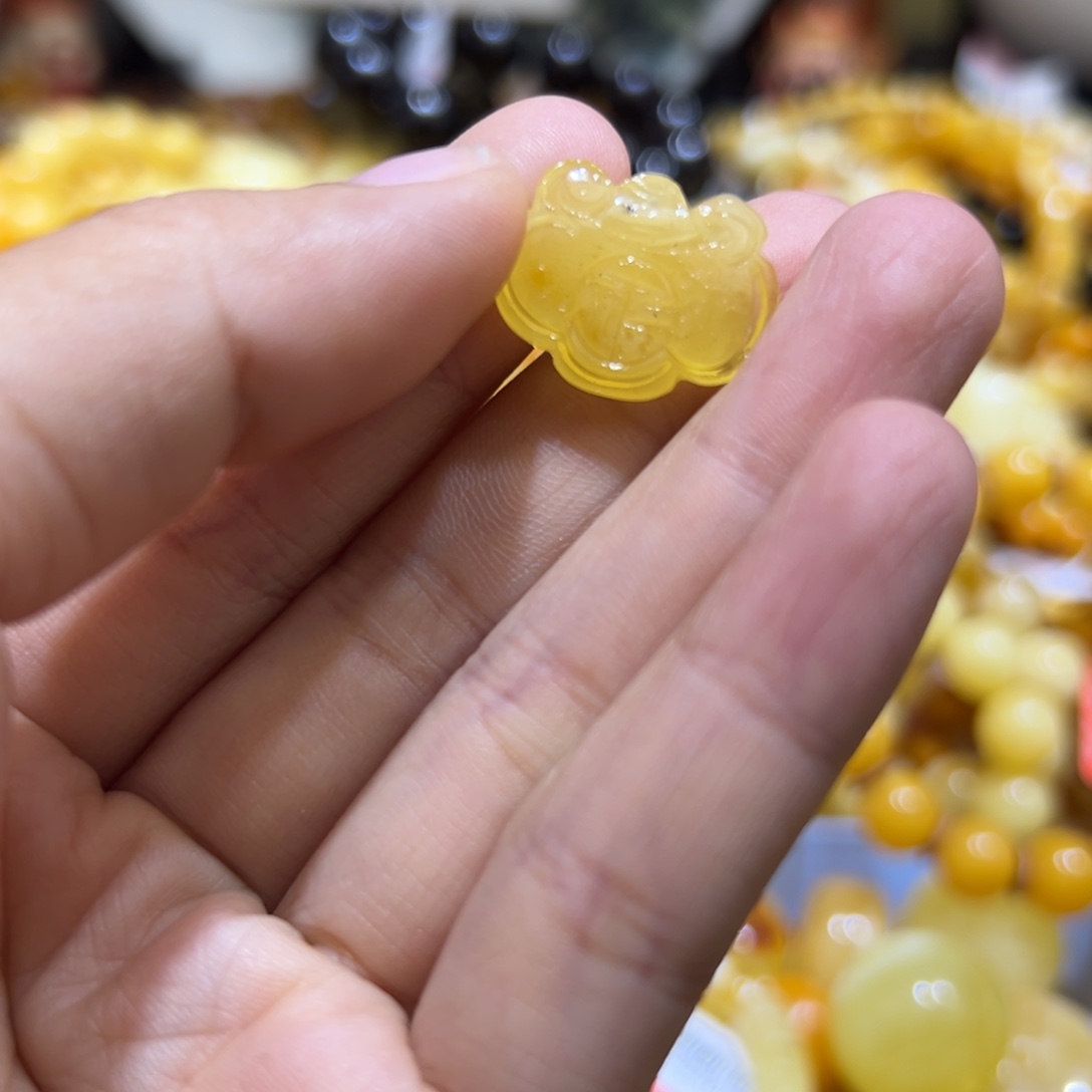 琥珀珠宝奇石未镶嵌