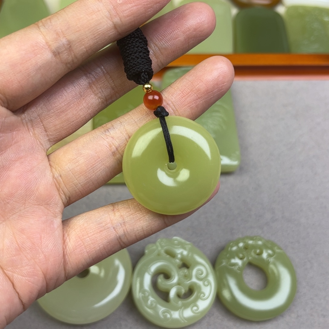 新疆昆仑山料平安扣