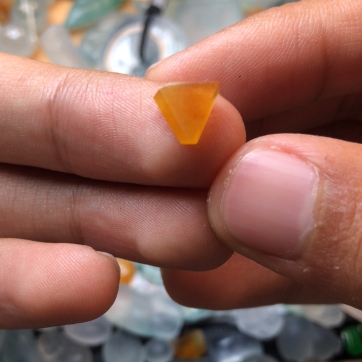 定制翡翠未镶嵌挂件