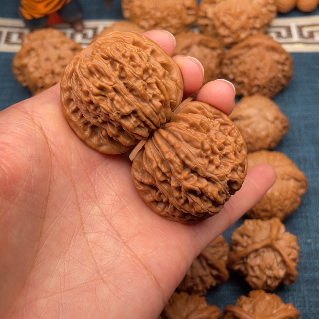 爱***姐文玩核桃把件40全品毕业汉高楼