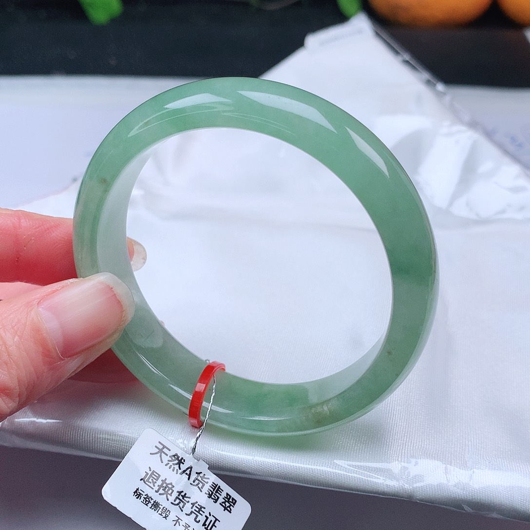 翡翠手镯未镶嵌53圈