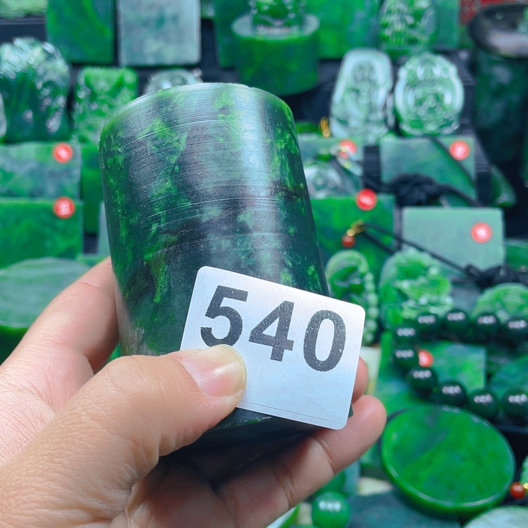 和田玉（碧玉）未镶嵌珠宝奇石