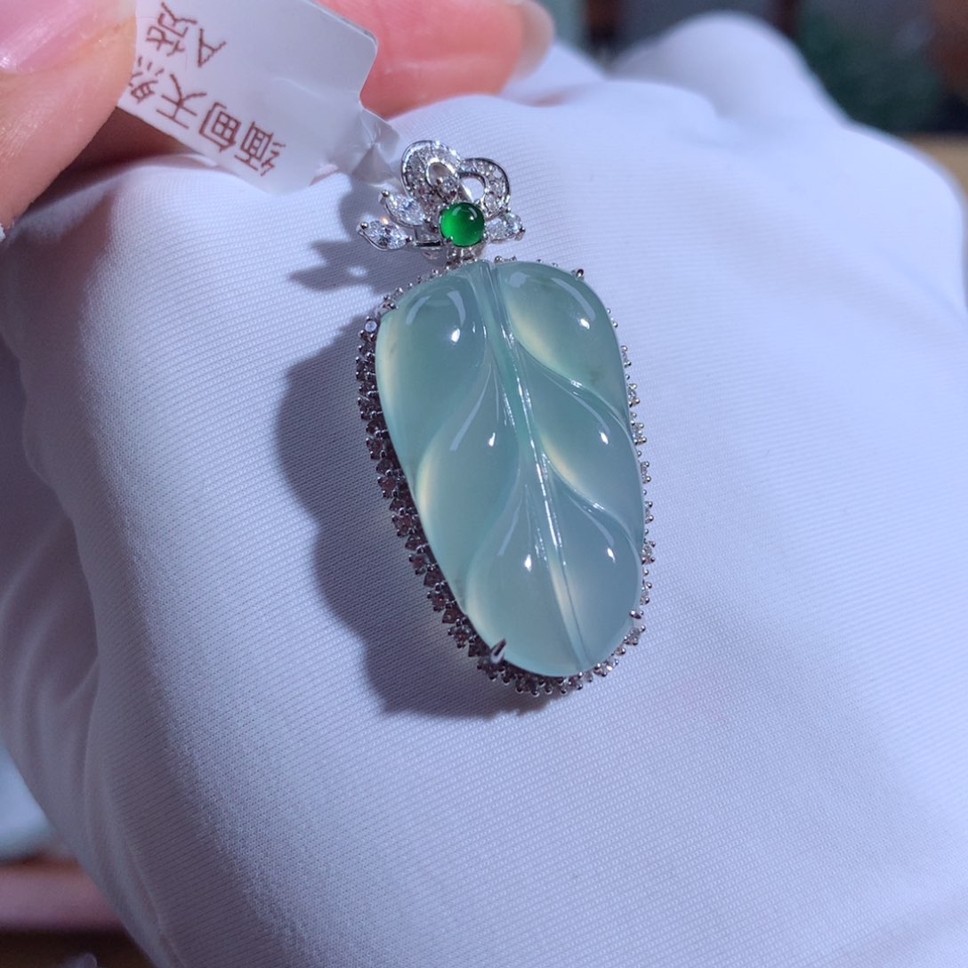 翡翠颈饰18K金镶嵌叶子