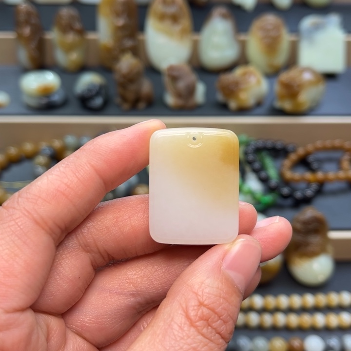 和田玉（糖玉）未镶嵌颈饰