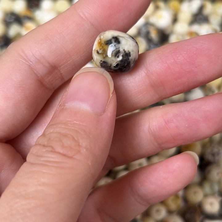 蜜蜡未镶嵌裸石12.8mm一个