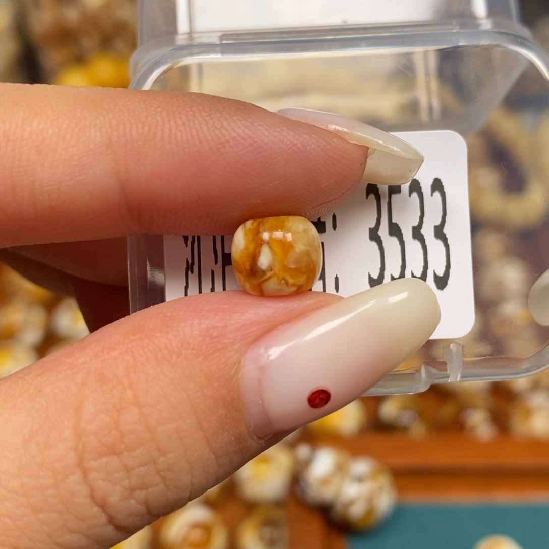 蜜蜡未镶嵌珠宝奇石3533