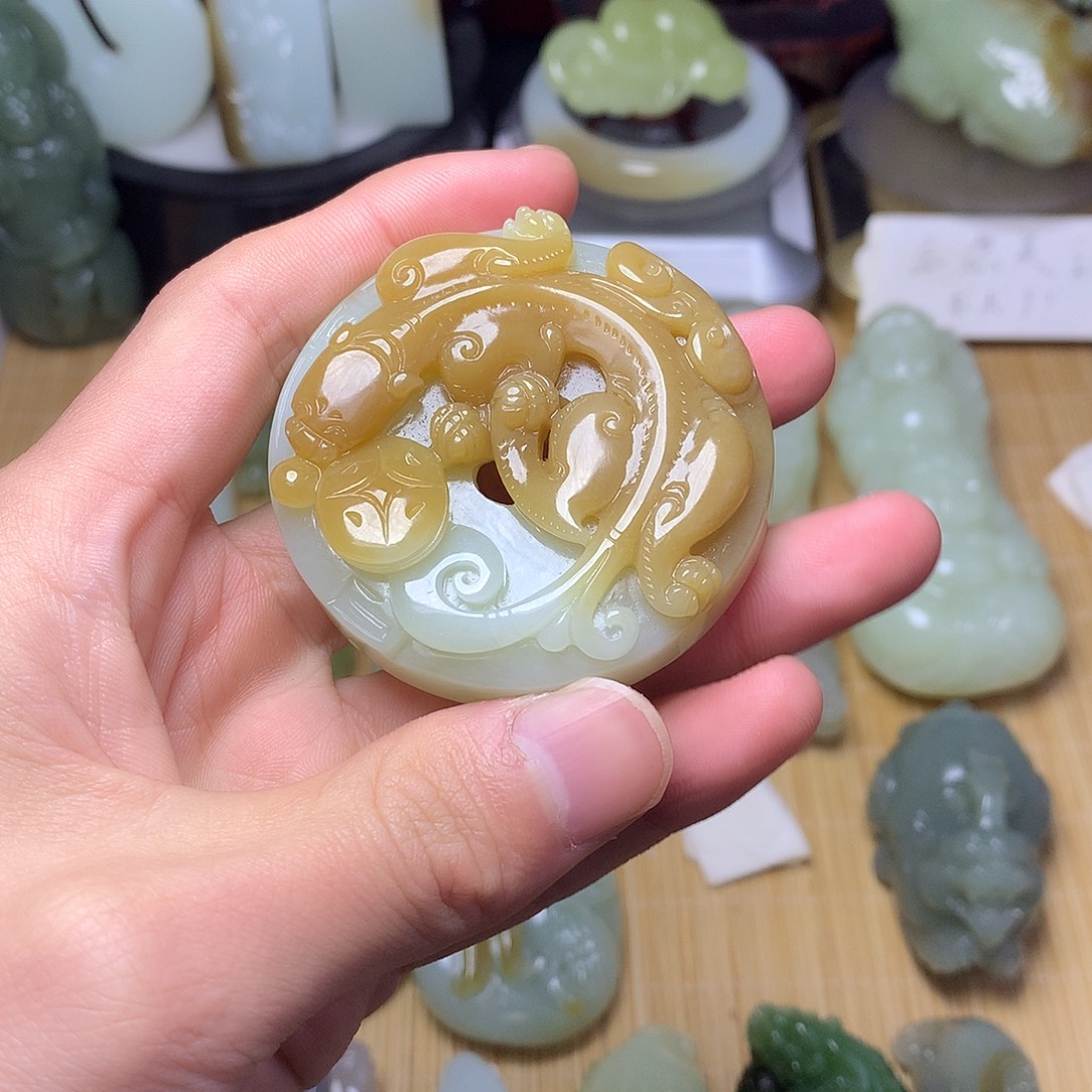 百***侵和田玉未镶嵌把件