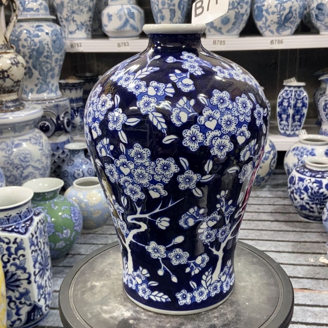 摆件花瓶手绘釉下彩