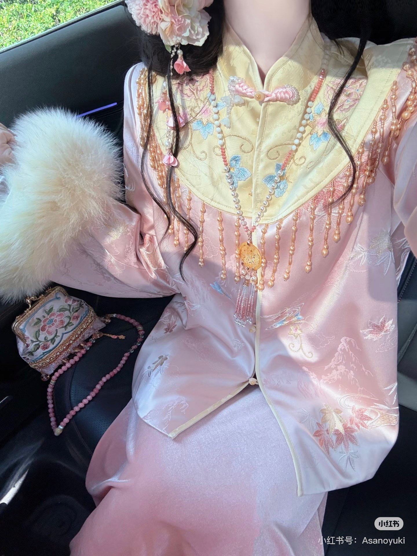 越越女装鹅绒真狐狸毛重工新款中式88671粉色流苏印花刺绣短外套