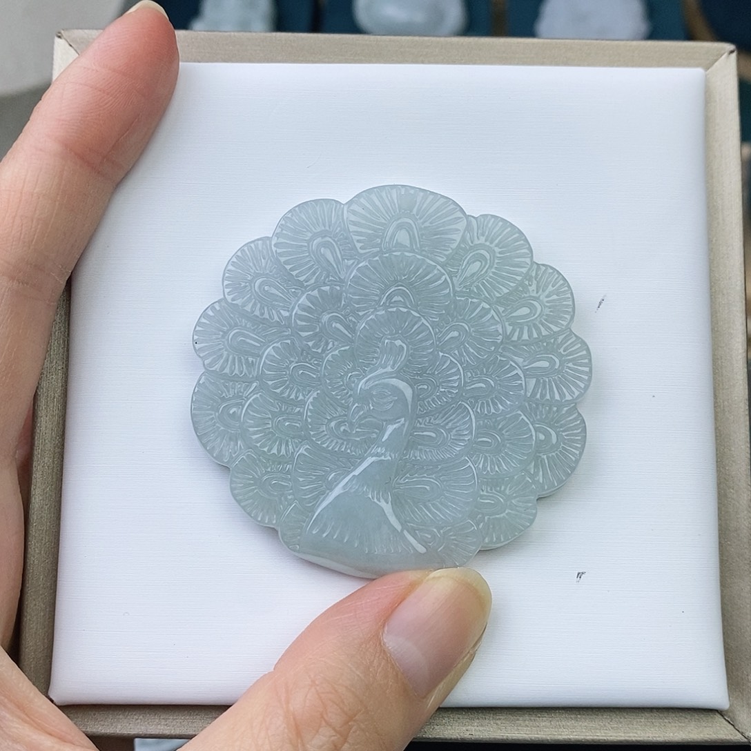 翡翠未镶嵌颈饰孔雀
