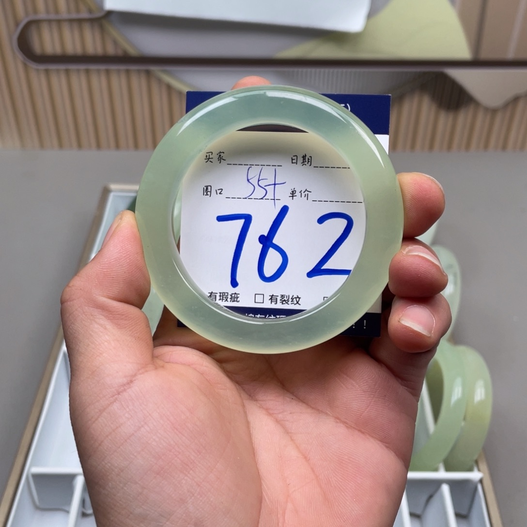 岫玉手镯手镯未镶嵌