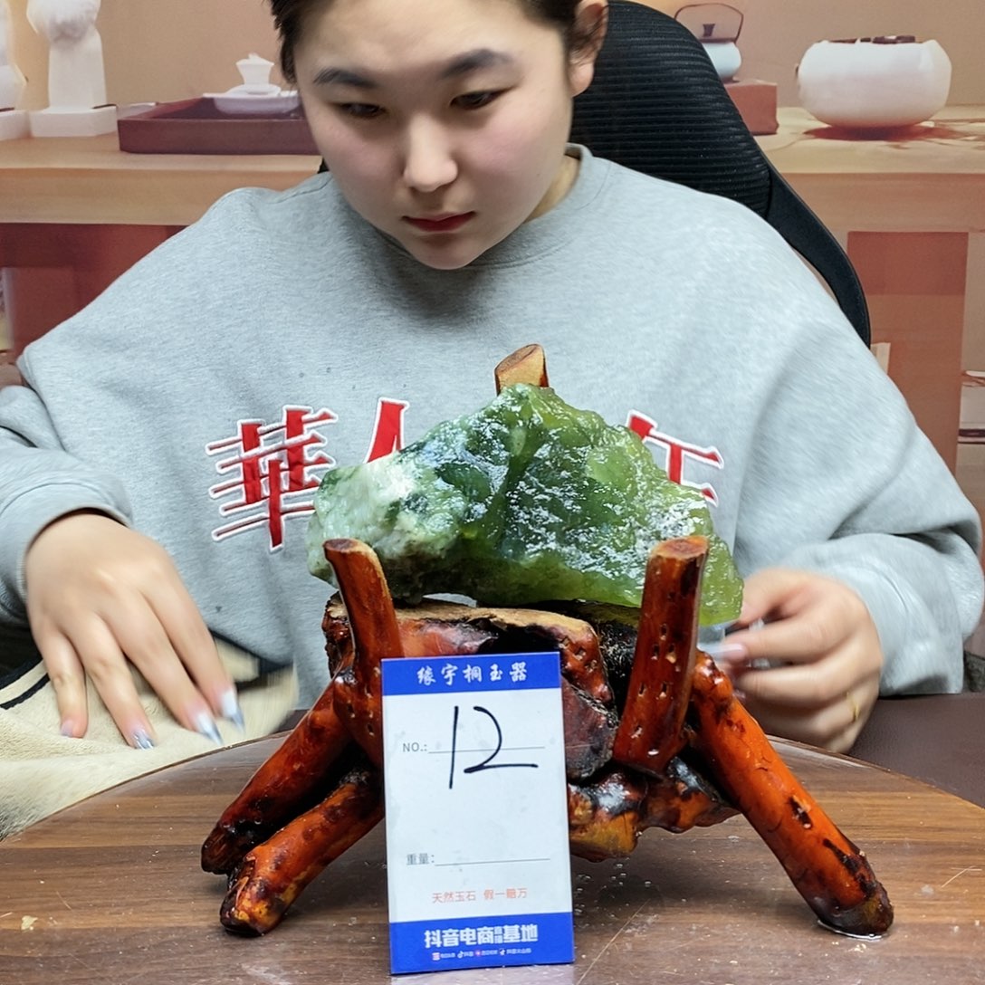 蛇纹石玉原石未镶嵌