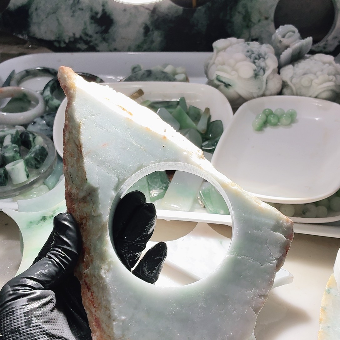 翡翠未镶嵌颈饰边角料