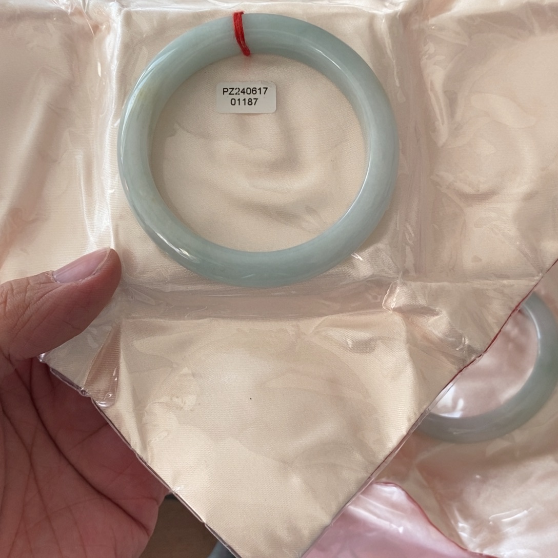 小***明翡翠未镶嵌手镯56.4