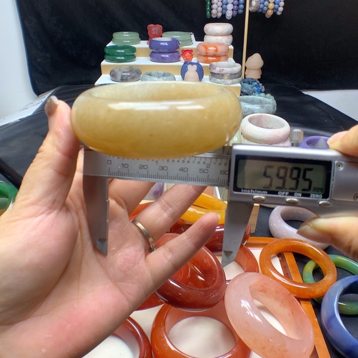未镶嵌手镯石英质玉
