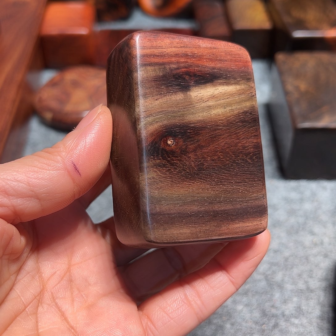 澪***点交趾黄檀（大红酸枝）