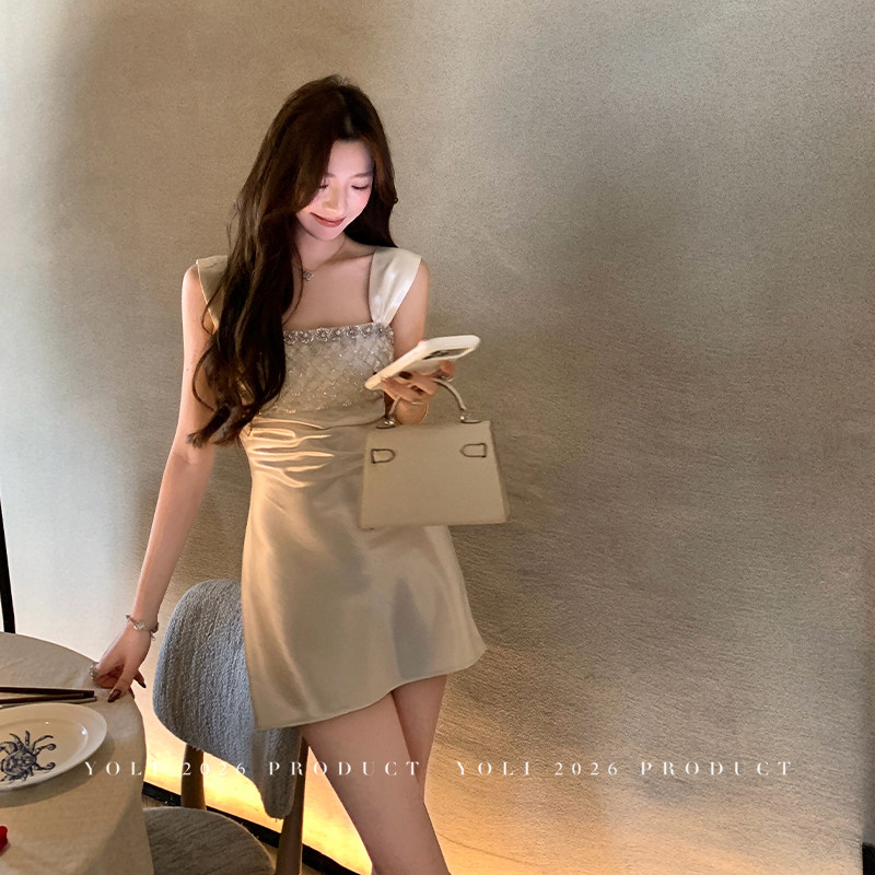 YOLI 张宥利 "璀璨夜宴"白色方领连衣裙女春季轻奢高级感显瘦短裙