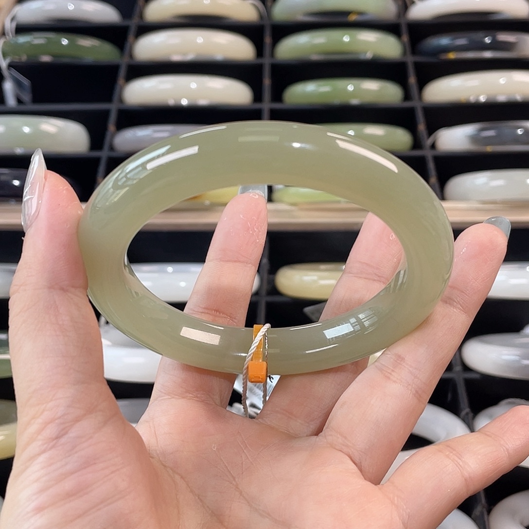 和田玉未镶嵌手镯起猫光，捡漏