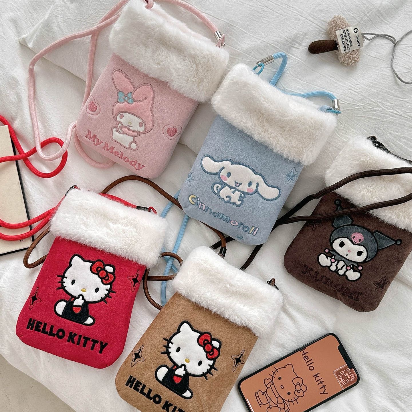 三丽鸥正版授权麂皮绒手机包秋冬斜挎便携小包包卡通毛绒