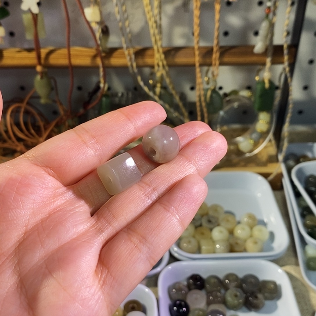 V***e和田玉未镶嵌手链