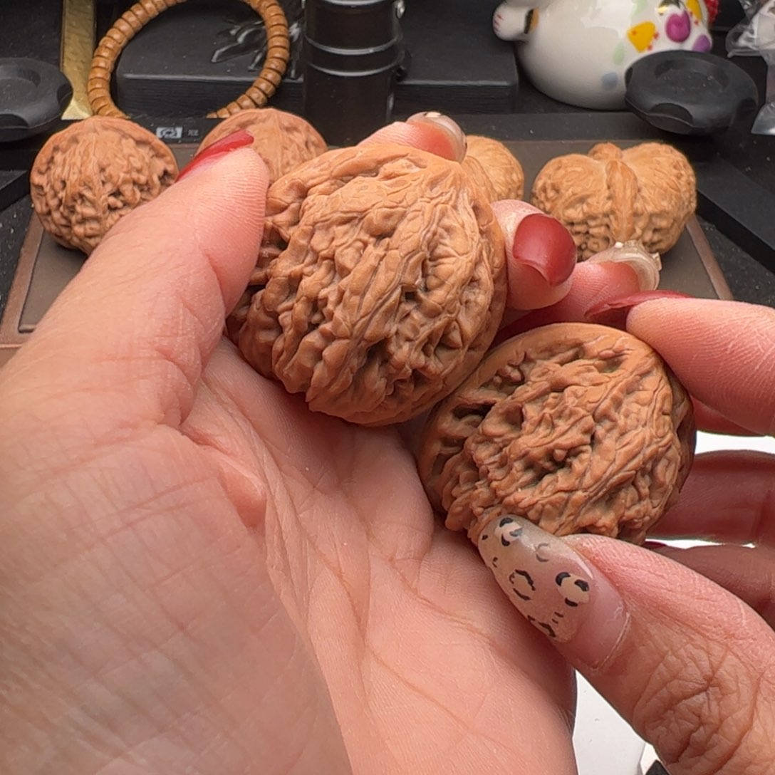 文玩核桃吊坠滢虎头王37