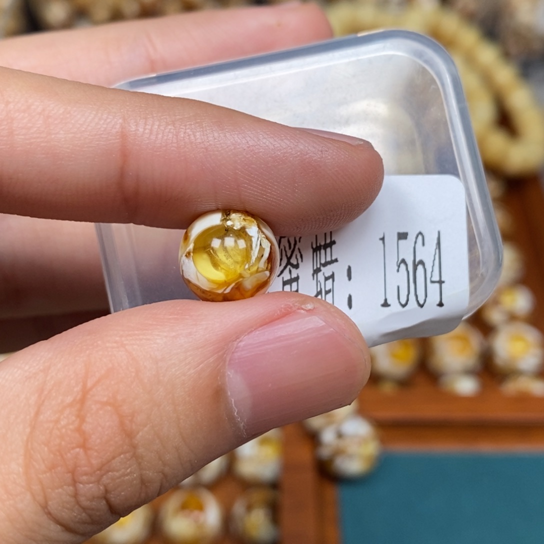 蜜蜡未镶嵌珠宝奇石1564