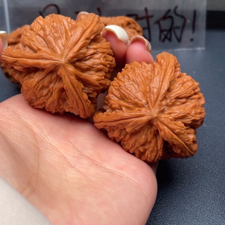 W****文玩核桃吊坠白狮子