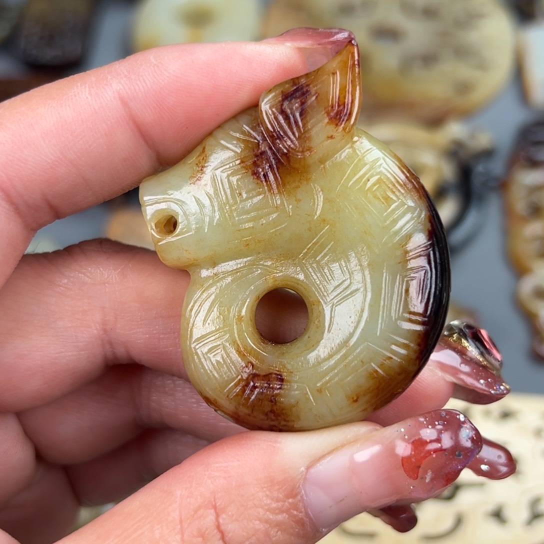 和田玉颈饰未镶嵌泰*斋