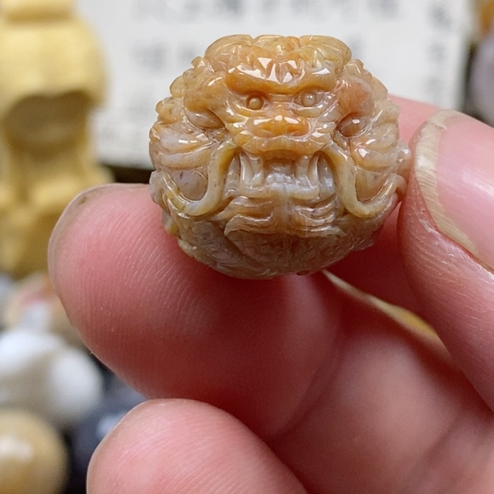 颈饰未镶嵌硅化珊瑚（珊瑚玉）通孔