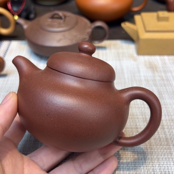 紫砂茶壶市圆，容量180毫升，紫泥