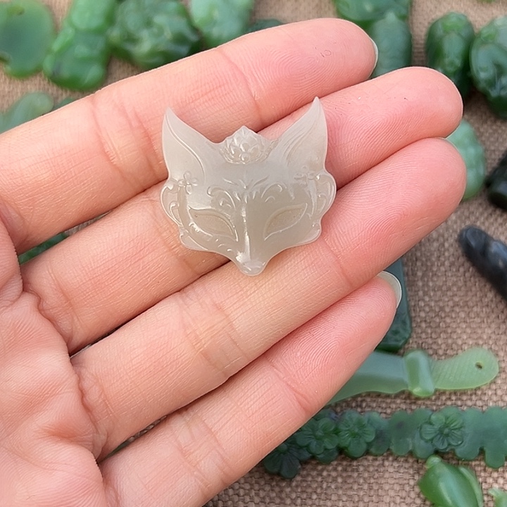 和田玉未镶嵌颈饰26.8*7