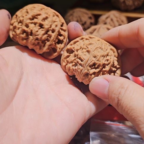 文玩核桃吊坠44闷白