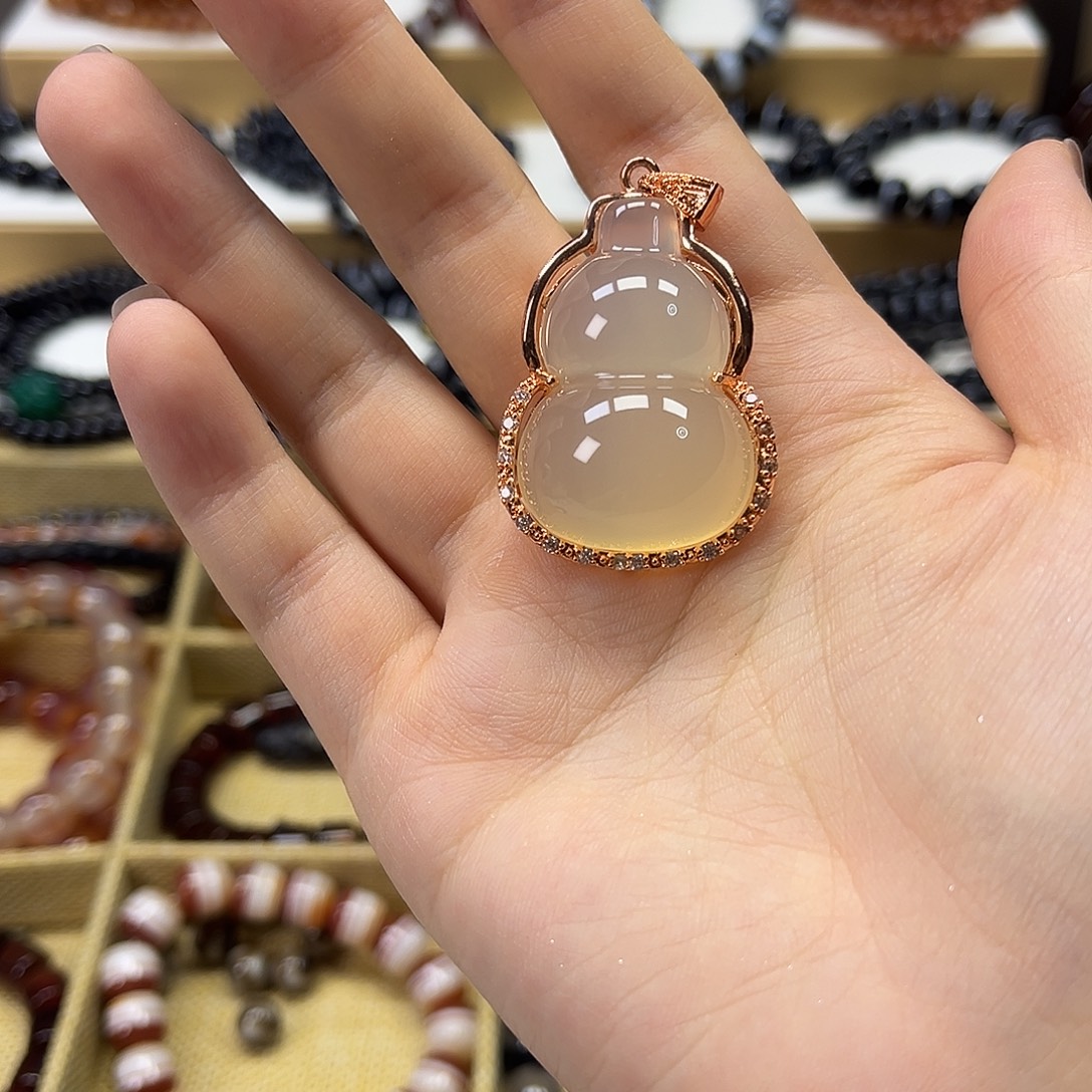 非金属石英石白冰吊坠