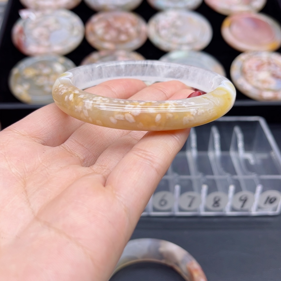 玛瑙/玉髓手镯未镶嵌58