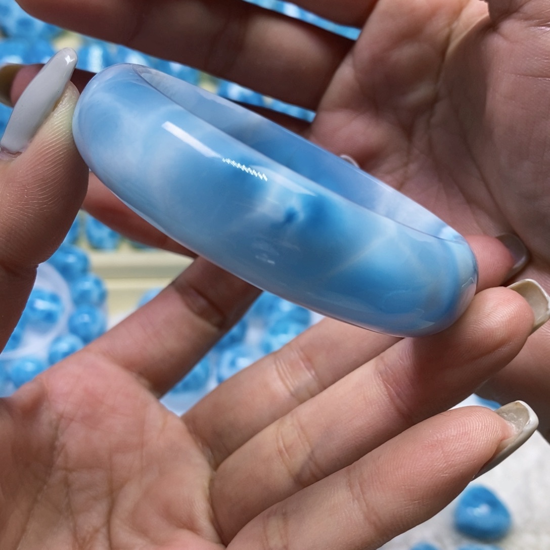 针钠钙石（海纹石）未镶嵌颈饰绿**豚